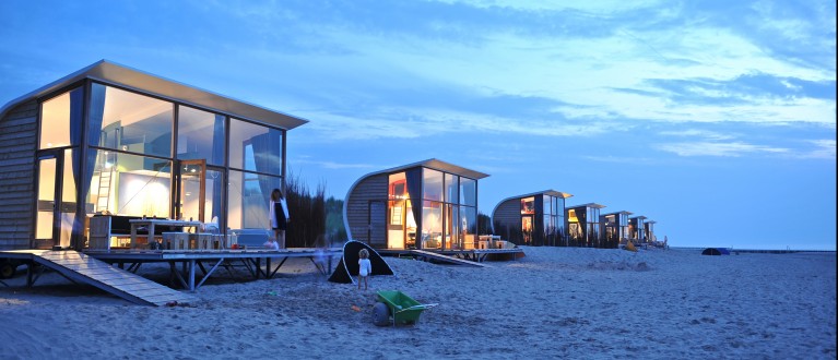 Huisjes Strandcamping Groede op het strand