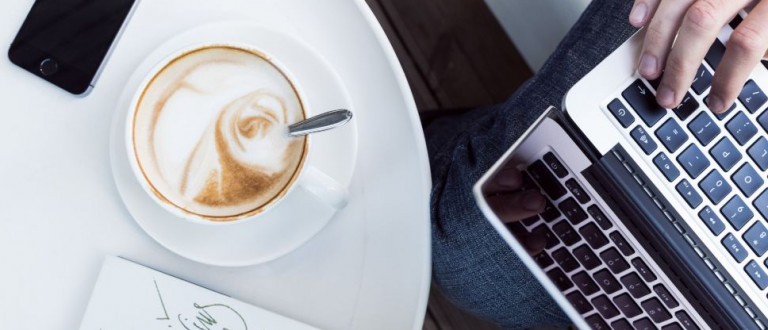 koffie en laptop